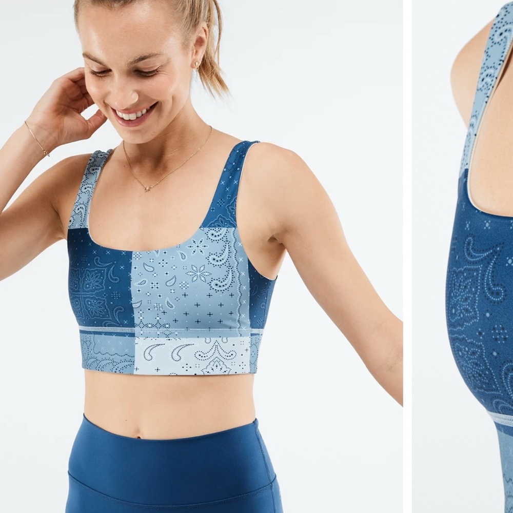 Fabletics Harlyn reversible bra in coconut /  paisley